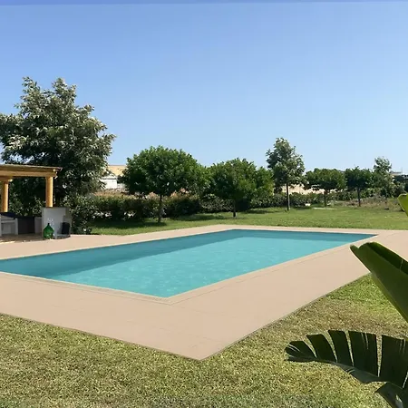 Masseria Capece Garden Relais 招待所 3*