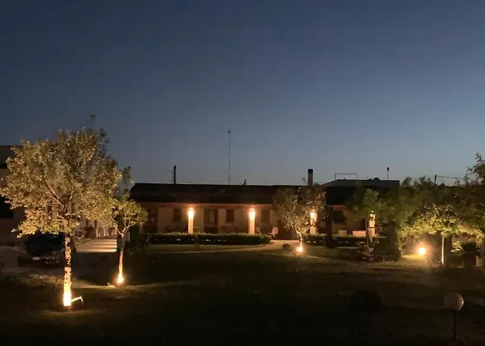 Masseria Capece Garden Relais 招待所 3*